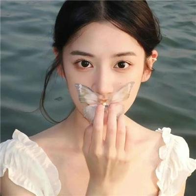 一个攞景的少年